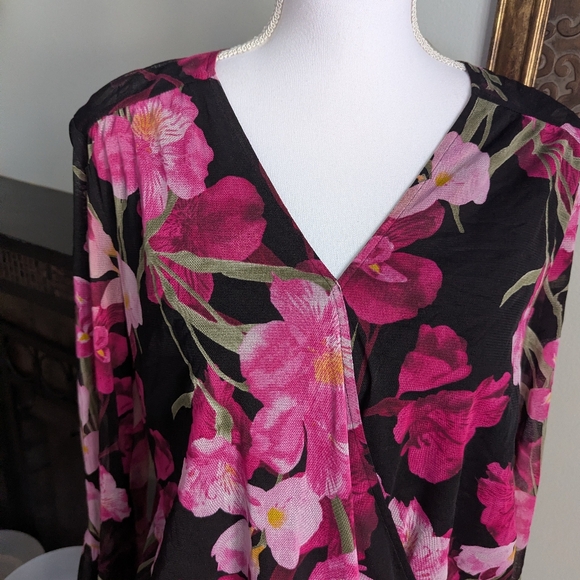 International Concepts Women's Large Femme Blooming Iris Blouse Black Pink - Picture 2 of 12